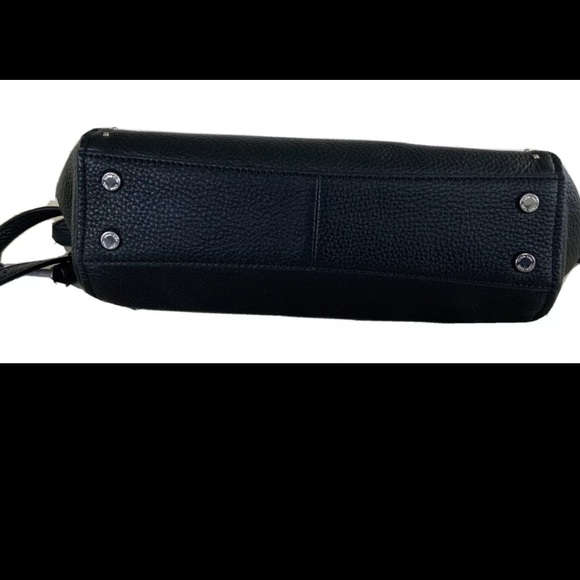 Huge black leather Calvin Klein tote magnetic closure - Picture 2 of 6